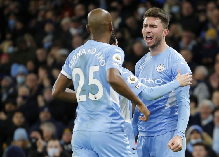 Manchester (United Kingdom), 26/12/2021.- Manchester City's Aymeric Laporte (R) celebrates with teammates after scoring the 5-3 goal during the English Premier League match between Manchester City and Leicester City in Manchester, Britain, 26 December 2021. (Reino Unido) EFE/EPA/MAGI HAROUN EDITORIAL USE ONLY. No use with unauthorized audio, video, data, fixture lists, club/league logos or 'live' services. Online in-match use limited to 120 images, no video emulation. No use in betting, games or single club/league/player publications