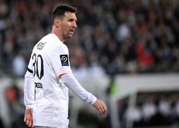 El PSG ni vence ni convence