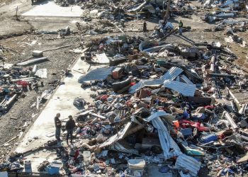 Continúa la búsqueda de sobrevivientes tras tornados en EU