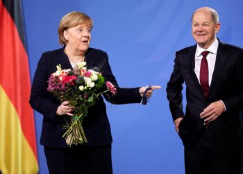 Merkel prepara una autobiografía política con su asesora desde hace 30 años