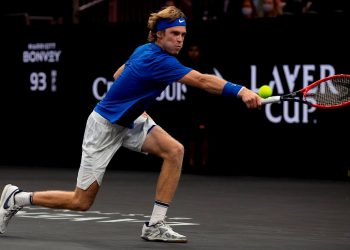 Rublev gana a Shapovalov y espera en la final a Nadal o Murray