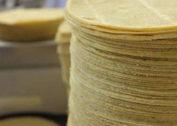 Aumento de precios en agua, gas, transporte y materias primas influyen en precio de la tortilla