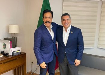 Chocan Alejandro Moreno y el gobernador de Hidalgo por definición de candidata