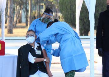 Vacuna y medidas sanitarias, mejores aliados contra la pandemia durante festividades: IMSS