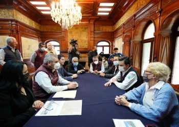 Acuerdan Alfredo Ramírez y Zoé Robledo integrar equipo para trasladar oficinas del IMSS a Morelia