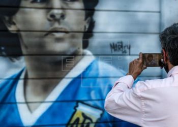 Extienden la subasta de los bienes de Maradona 