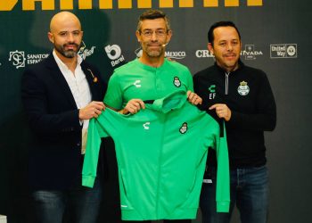 Presentan a Caixinha en Santos