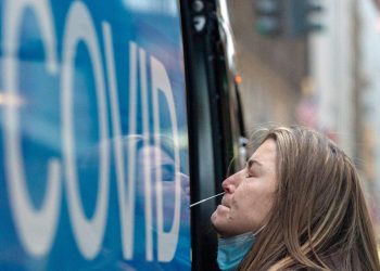 Los CDC de EE. UU. estiman que la variante ómicron representa el 58% de los casos