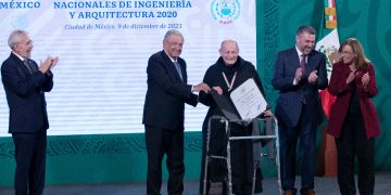 López Obrador entrega e los Premios Nacionales de Ingeniería y Arquitectura 2020