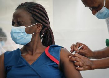 Hasta 2024 África lograría vacunar al 70% de su población