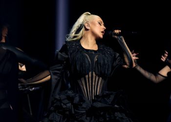 Christina Aguilera brilla en los People’s Choice Awards