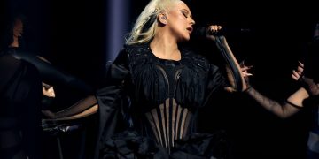 Christina Aguilera brilla en los People’s Choice Awards