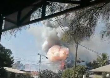 Explota bodega que almacenaba pirotecnia en Apatzingán