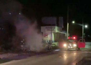 Detonan autos bomba en penal de Tula, escapan 9 internos