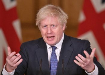 Boris Johnson descarta nuevas restricciones por variante Ómicron