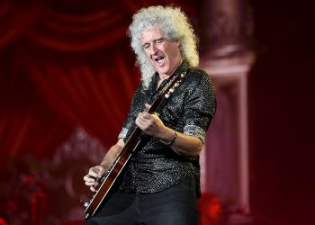 El guitarrista de Queen Brian May da positivo a COVID 19