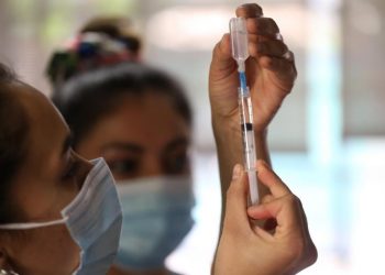 Chile aplicará cuarta dosis contra COVID-19 a mediados de febrero