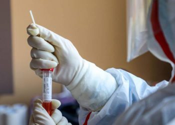 China aprueba uso de emergencia de dos medicamentos contra COVID-19