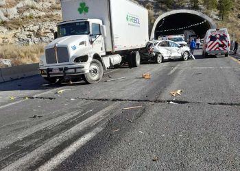 Cinco muertos y al menos 15 heridos deja percance automovilístico en carretera de Coahuila