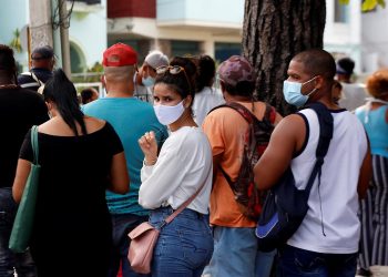 Casos diarios de COVID disminuyen en Cuba