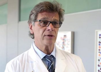 Estudios preliminares sugieren que ómicron se replica menos en pulmones, lo que implica menor gravedad para la salud: Cingolani