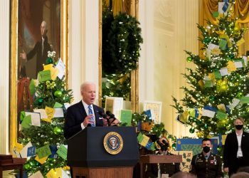 Biden entrega la máxima distinción militar al primer afroamericano desde Vietnam