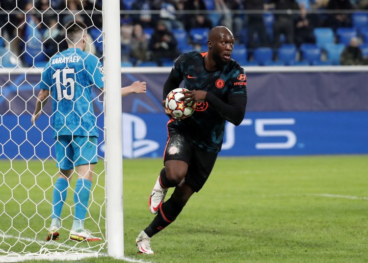 St. Petersburg (Russian Federation), 08/12/2021.- Chelsea's Romelu Lukaku (R) reacts after scoring the 2-2 equalizer during the UEFA Champions League group H soccer match between Zenit St. Petersburg and Chelsea FC at the Gazprom arena in St. Petersburg, Russia, 08 December 2021. (Liga de Campeones, Rusia, Roma, San Petersburgo) EFE/EPA/Anatoly Maltsev