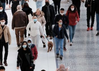 España registra nuevo récord de contagios de COVID
