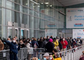 España aplicará dosis de refuerzo a mayores de 40