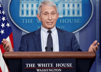 Fauci espera que en meses se conviva con el COVID teniéndolo bajo control