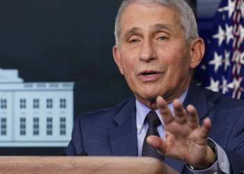 Fauci alerta de que hospitales de EU volverán a llenarse por Ómicron