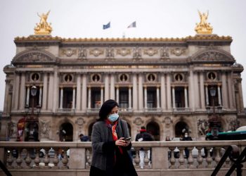 Francia registra 73,000 contagios de COVID, un 20% atribuidos a Ómicron