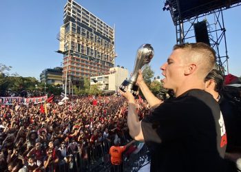 Atlas festejó en las calles,  y abrió el whisky