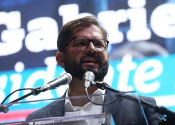 En esta segunda campaña, Boric amplió sus propuestas y cambió el tono a un discurso moderado: Arriagada