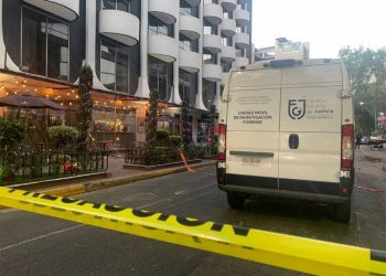 Muere hombre de 50 años tras arrojarse del balcón de un hotel en la Colonia Juárez