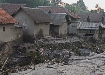 Erupción del Semeru ha dejado al menos 13 muertos y un centenar de heridos