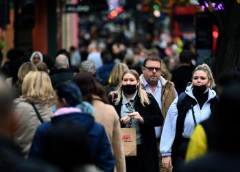Reino Unido supera los 100 mil contagios en un día