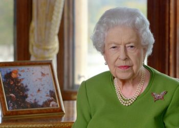 La reina Isabel II cancela el almuerzo familiar prenavideño por precaución