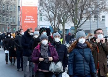 Contagios de COVID en Italia aumentaron 18% en una semana
