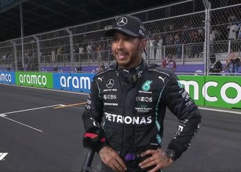 Lewis Hamilton se lleva la Pole en el GP de Arabia Saudita. Checo Pérez saldrá quinto