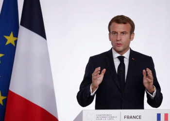 Macron advierte de que “vienen semanas difíciles” en la lucha contra COVID-19