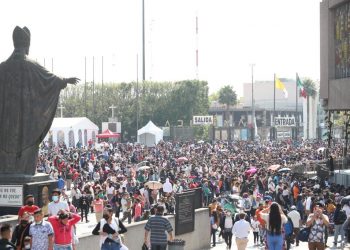 Caravana migrante llega a la Basílica de Guadalupe de Ciudad de México