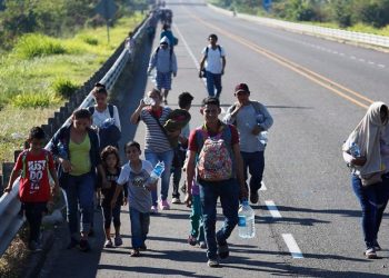 Dos migrantes son arrollados por agentes de INM