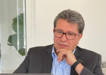 Acusa Monreal qué hay estados del país que se manejan como Ínsulas autoritarias del gobernador