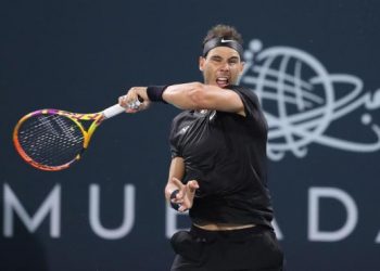 Nadal pierde en su regreso a las pistas