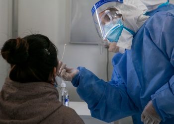 Ómicron podría ser la variante dominante en el mundo en un par de meses