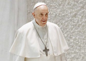 Papa Francisco pide tratamientos justos y eficaces para enfermos de Sida