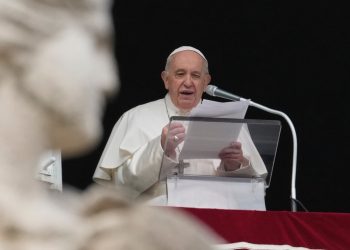 Papa Francisco aconseja escucharse en familia y no aislarse con los teléfonos móviles