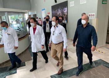 Visita canciller guatemalteco a heridos del accidente en Chiapas