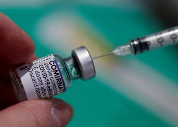Dos dosis de Pfizer pueden proteger un 70% más ante ómicron